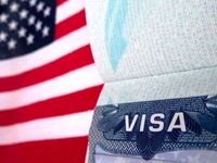 رویترز: آمریکا اعمال محدودیت روادید علیه چین را اجرایی می‌کند
