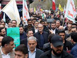 همراهی رئیس‌جمهور با راهپیمایان روز قدس تهران
